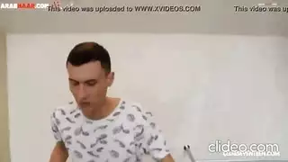 نيك روس فى الحمام