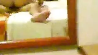 يقفز ويتبول