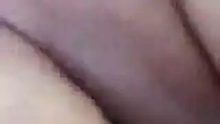 جينا هي امرأة سمراء في سن المراهقة لطيفة جدا تعرف كيفية التعامل مع أربعة ديكس في وقت واحد