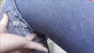 تفجير المني على مؤخرة إباحية كبيرة مستديرة