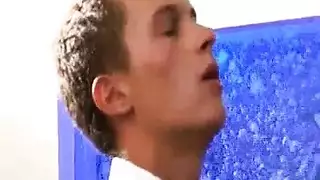 ثلاثة الهواة الساخنة يطرق بعض العضلات