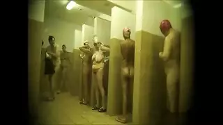 كس داكن يتلقى حمولة طلاء أحمر في جماع دش جامح