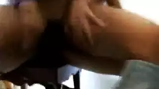 تعري علني خارجي: مراهقة هاوية تلمس ثدييها العاريين