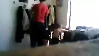 مضاجعة في غرفة الفندق: وضعية الوقوف من الخلف إباحية