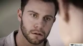 قضيب إله العضلات الضخم يمددها بالكامل