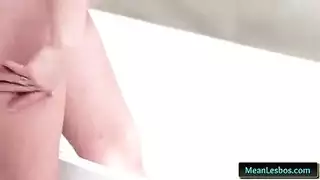 خمس دقائق كامله في الحمام