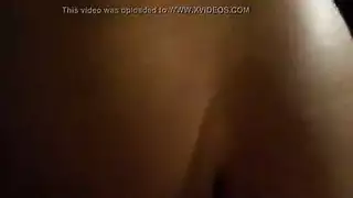 امرأة ممتلئة الجسم في جوارب مثيرة تستمتع بجماع عنيف في الحلق وتنتهي بقذف