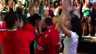 أشرطة سكس بانحناء الزمن نيك عاري وحلق عميق