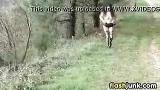 جنس سيارة فاضح مع عارضة عاهرة