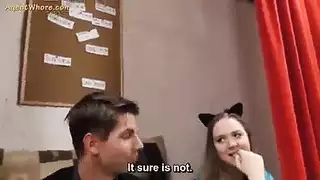 السكرتيرة المشاغبة في فيلم إباحي مع رجلين ذوي قضيب كبير