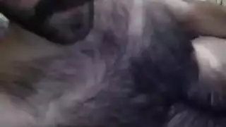 شقراء تأخذه على المكتب من قضيب رجل ملتحي في هذا الفيلم الإباحي