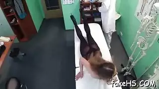 سكس طبيب ينيك مريضة مخير كبير