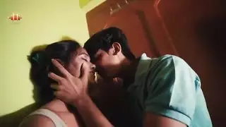 بورنو هندي غريب: مثلث جنسي مع سحاقيات سمراء ممتلئات