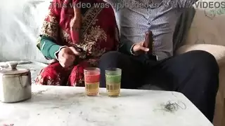 زوجة مسلمة تركية ديوث تمارس الجنس مع مهاجر أسود في لندن