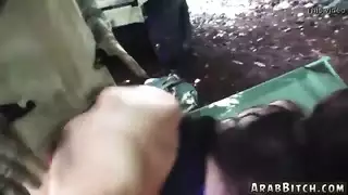 علاقة سرية: جميلة عربية تخدم القضيب الصلب لنائب الرئيس