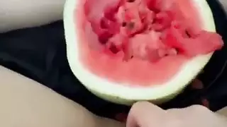 شابة وضيقة: إباحية هاوية بهزات جماع مزدوجة شديدة