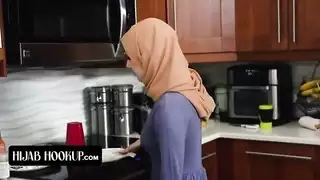 الحجاب هوكوب في سن المراهقة العربية مص الديك ضخمة قبل ركوب عليه من الصعب