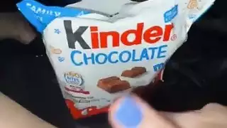 فتاة عربية هاوية تستمني بقوة من أجل الشوكولاته والقضيب الأسود الكبير