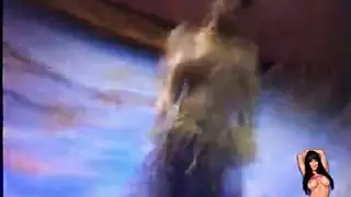 رقص عربي صريح: فتاة سودانية تتعرى وتستمني على المسرح