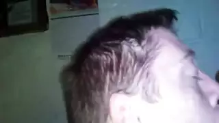 صديقي الساخن يقوم بمص مكثف في مكان منعزل