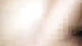 فارس يخدم منزلاً مليئاً بالعاهرات المستعدات