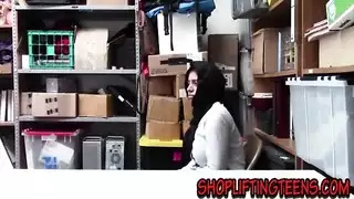 حورية شرقية تبتلع قضيب عربي