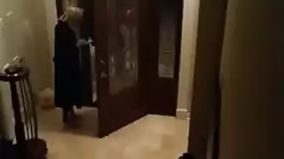 توصيل بيتزا ساخن يؤدي إلى علاقة ثلاثية شرجية ثنائية الجنس قوية