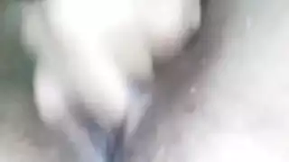 جلسة استمناء شرقية مكثفة تنتهي بانفجار كريمي