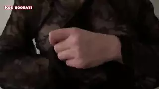 زوجة الأم العربية الساخنة تركب القضيب بينما الأب خارج المدينة