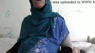 زوجة جزائرية ساخنة في باريس: إباحية دياثة صريحة