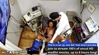 إباحية واقعية: الطبيب يستخدم لعبة جنسية لمنح الفتاة المراهقة هزات جماع قوية