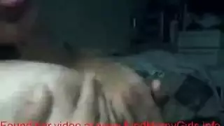 جنس جماعي صغير: هزات متعددة بزي المدرسة