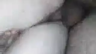 عاهرة بريطانية مفلسة ويستخدمها الأصدقاء