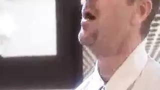 عاهرات بدينات يبلعن ويُرششن بالسائل المنوي