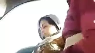 ينيك حبيبته بزبه