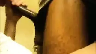 عاهرة ناضجة تمارس شرج عنيف وتلقى سائلاً على وجهها