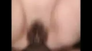 حفلة جنسية في الغابة: قرود ونساء عاريات