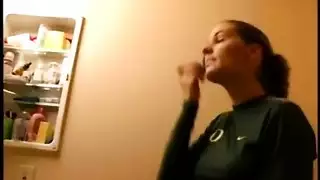 متعة الحلق العميق: جعل قضيب أملس يقذف بقوة