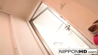 رجل مصري يضرب فرج الفتاة اليابانية الضيق في بورن