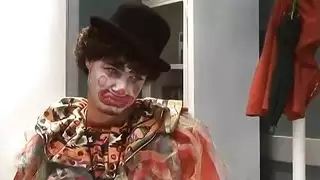 التدليك من زوجة الأب يتحول إلى فعل جنسي صريح وقاس