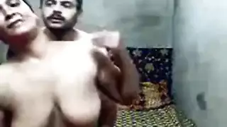 فتاة مصرية تتعرض للضرب من عشيقها في فيلم إباحي مسرب ساخن