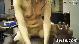 الجماع الآثم: تمديد فتحتها الضيقة