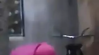 نجمة الإباحية تقى في جماع جماعي مثير