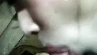 زوجة وقحة تسعد رجلها بجنس فموي مصور