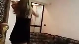 رقص شرقي عاري لعاهرة مصرية يتحول إلى بورنو عنيف