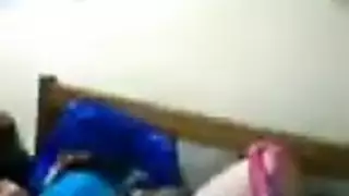 عاهرة ممتلئة تأخذه بعمق للمتعة