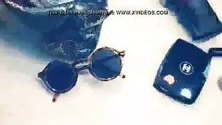 الآنسة المدللة الصغيرة تأخذ جنس فموي قاسي