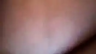 زوجة الأب تتوسل للحصول على تحفيز عنيف بالإصبع