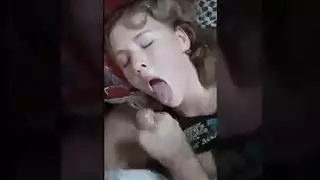 خيال الحلق العميق: العاهرة ترضع زبي بشدة