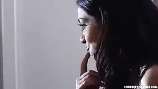 وفرة الجنس الجماعي: رجل واحد وامرأتان في علاقة جنسية مفتوحة صريحة